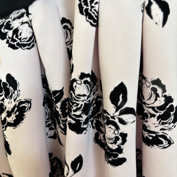 Cocktail style dress - Picture 3 of 4